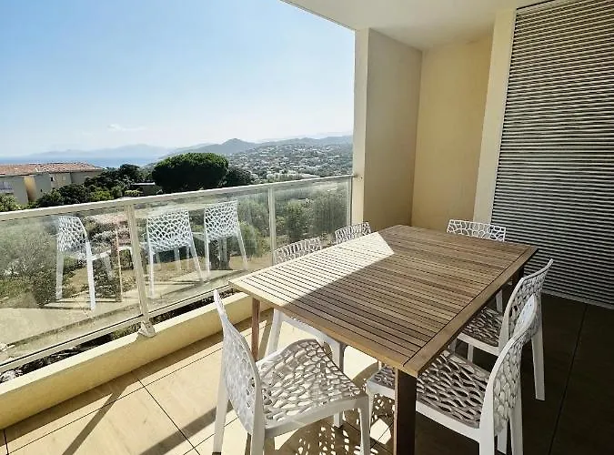 Bel Neuf Vue * LʼÎle-Rousse